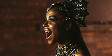 Queen of the Damned, A Visually Stunning Vampire Epic With Haunting Musical Performances!